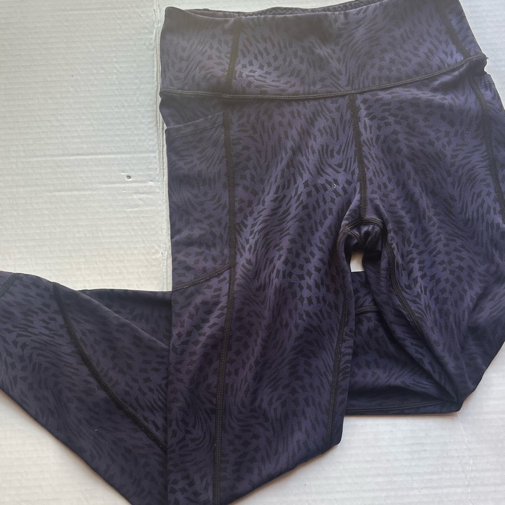 Victoria's Secret Size Small Purple Patterned Leggings With Side Pockets
